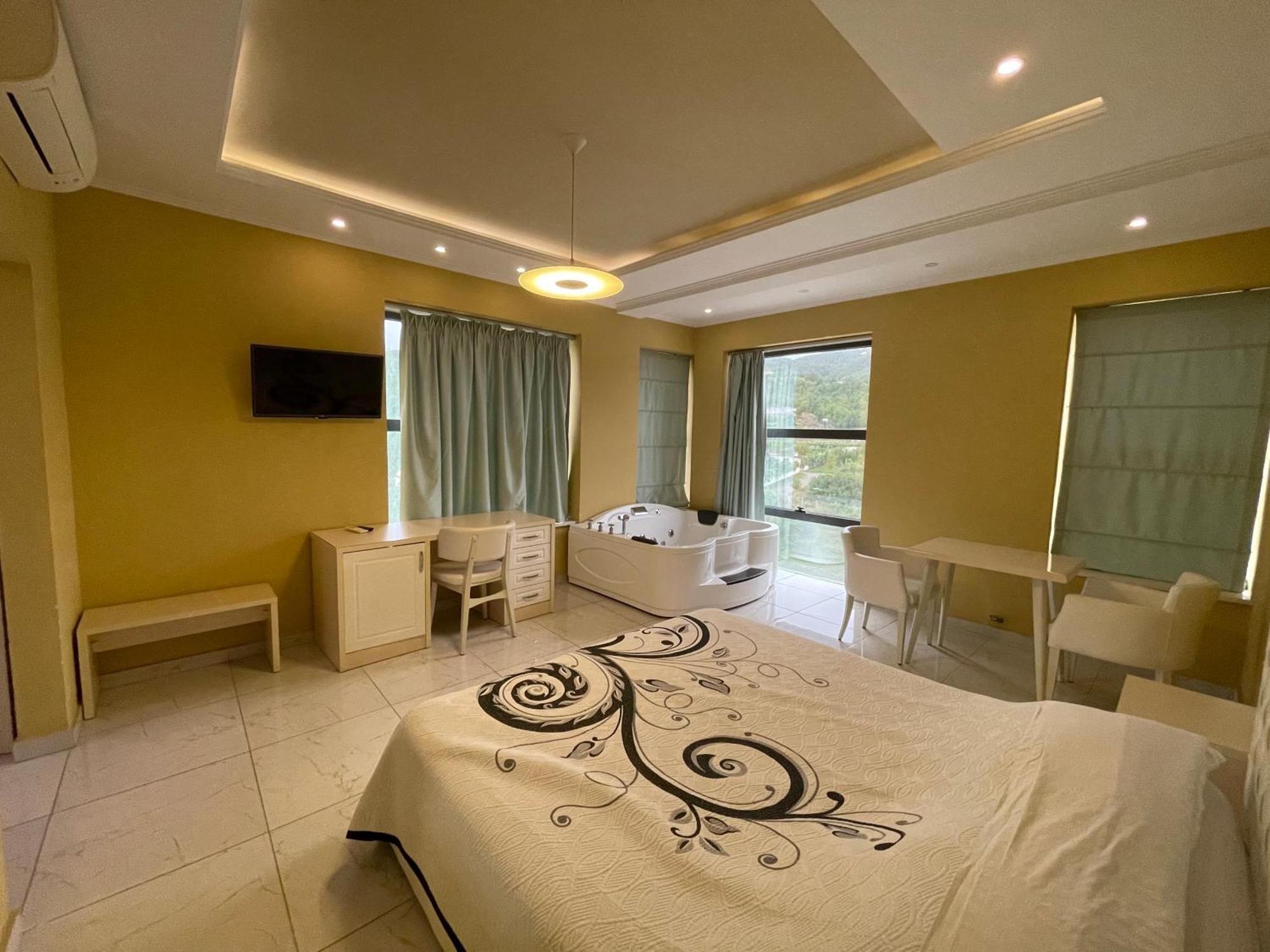 Hotel Kthella Resort Rreshen Luaran gambar